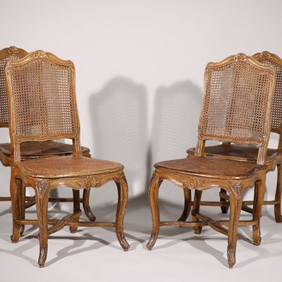 Ensemble de quatre chaises en bois peintes estampillé T Marion