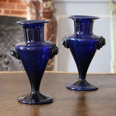 Paire de vases en verre bleu de Bordeaux