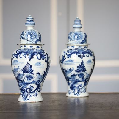 Paire de vases en faïence de Delft