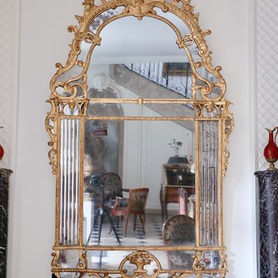 Miroir à parecloses en bois doré