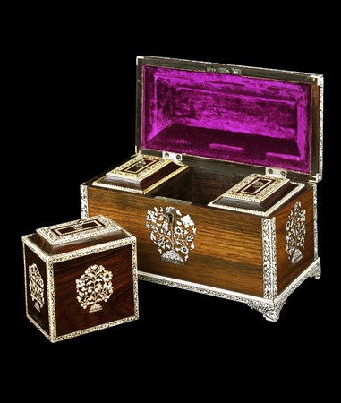 A GEORGE III ANGLO-INDIAN IVORY INLAID ROSEWOOD TEA CADDY