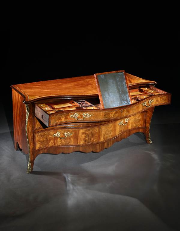 A GEORGE III MAHOGANY COMMODE ATTRIBUTED TO HENRY HILL