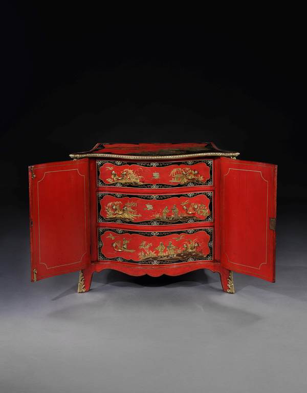 A GEORGE III ORMOLU MOUNTED JAPANNED COMMODE ATTRIBUTED TO PIERRE LANGLOIS