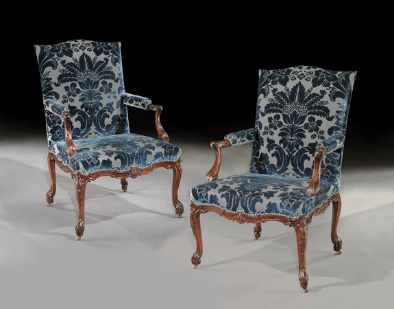 A PAIR OF GEORGE II MAHOGANY ARMCHAIRS ATTRIBUTED TO WRIGHT & ELWICK