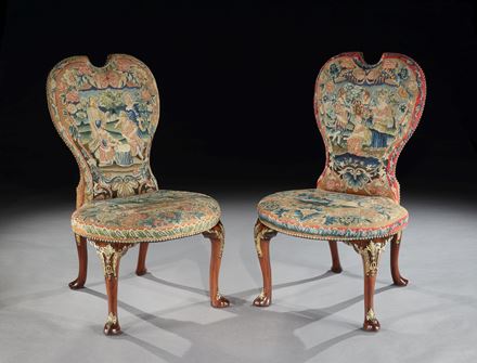 A PAIR OF GEORGE II MAHOGANY SIDE CHAIRS ATTRIBUTED TO PETER ALEXANDER