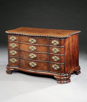 A GEORGE II QUILTED MAHOGANY COMMODE