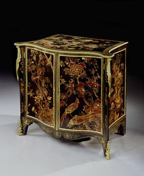 A GEORGE III LACQUER COMMODE