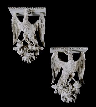 A PAIR OF IRISH GEORGE II CARVED WOOD AND PAINTED EAGLE WALL BRACKETS