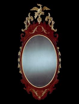 AN AMERICAN GEORGE III PERIOD MAHOGANY AND PARCEL GILT MIRROR