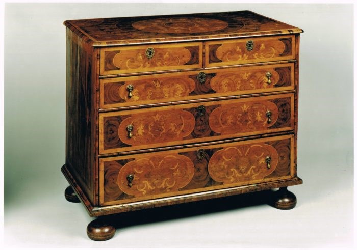 William III period marquetry chest of drawers. Circa 1700