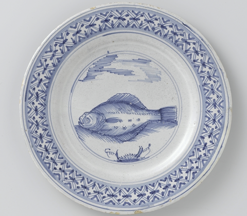 Plate with a fish
